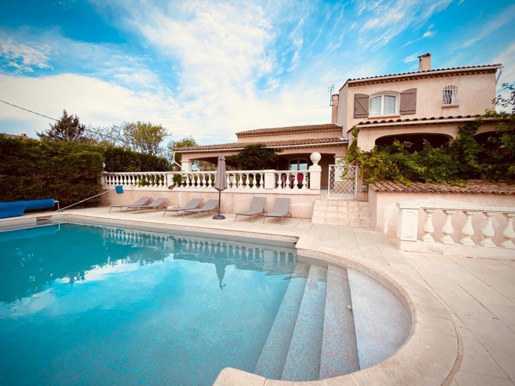 La Villa des Ames Liées Draguignan Exterior foto