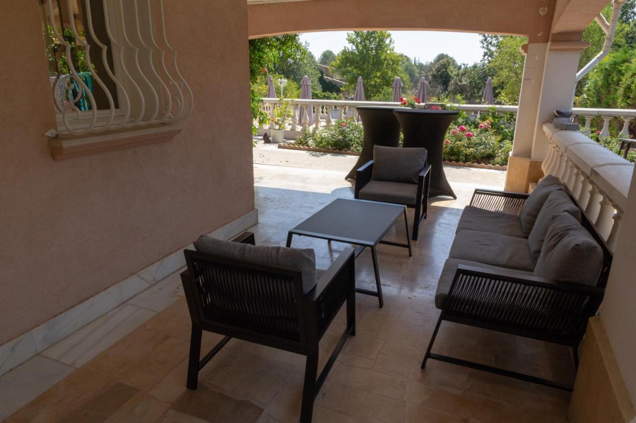 La Villa des Ames Liées Draguignan Exterior foto