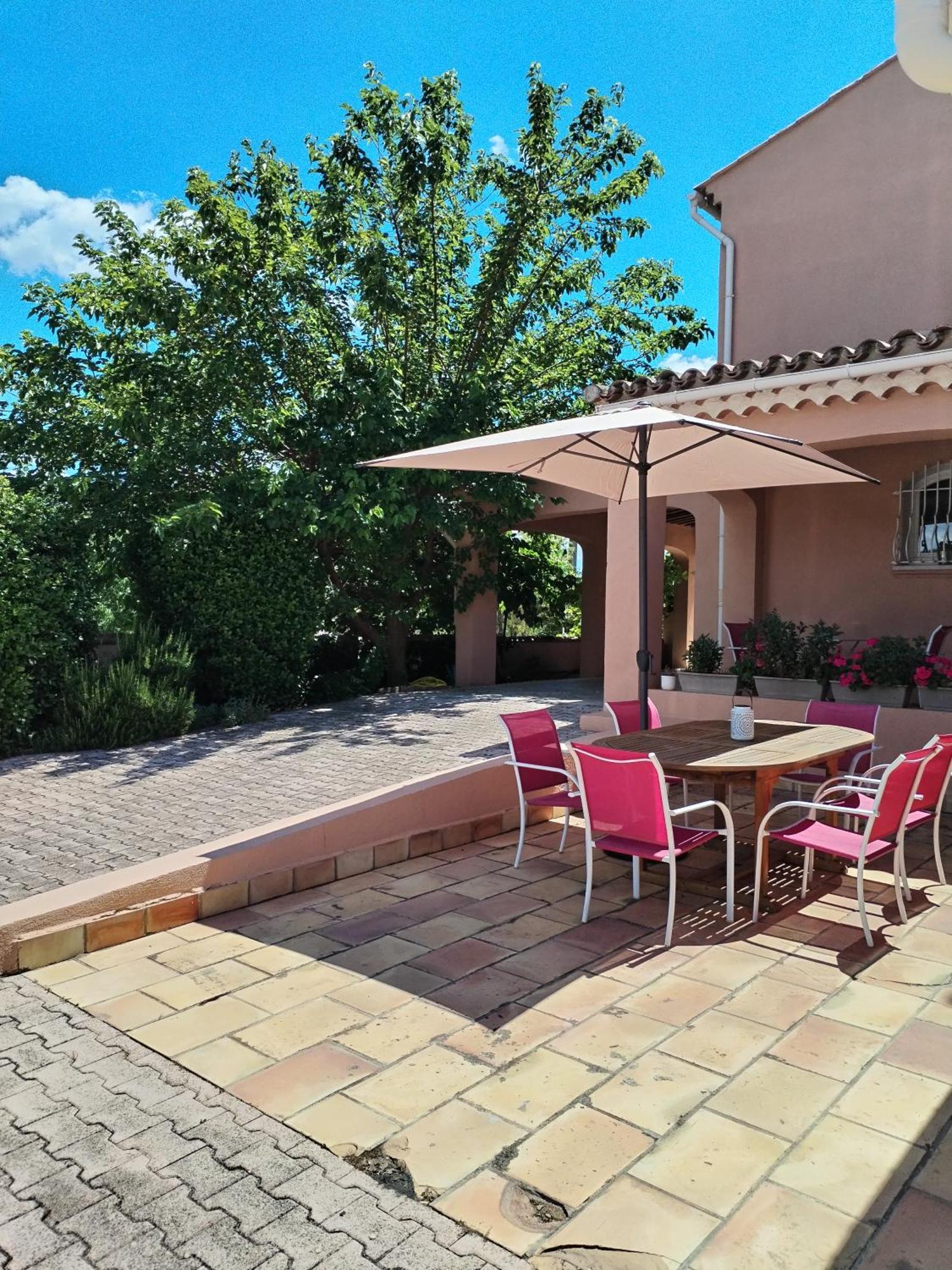 La Villa des Ames Liées Draguignan Exterior foto